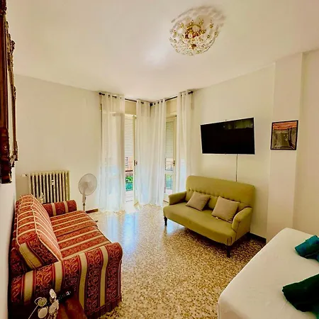 Spacious, Minimalist, Chic 